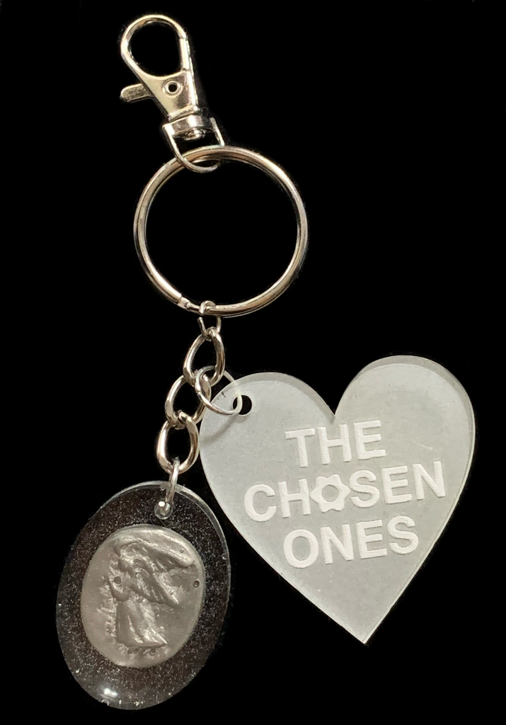 <strong>REPURPOSED VINTAGE PRAYER MEDAL IN PERSPEX WITH GLOWING CHOSEN HEART KEY CLIP</strong> 10CM